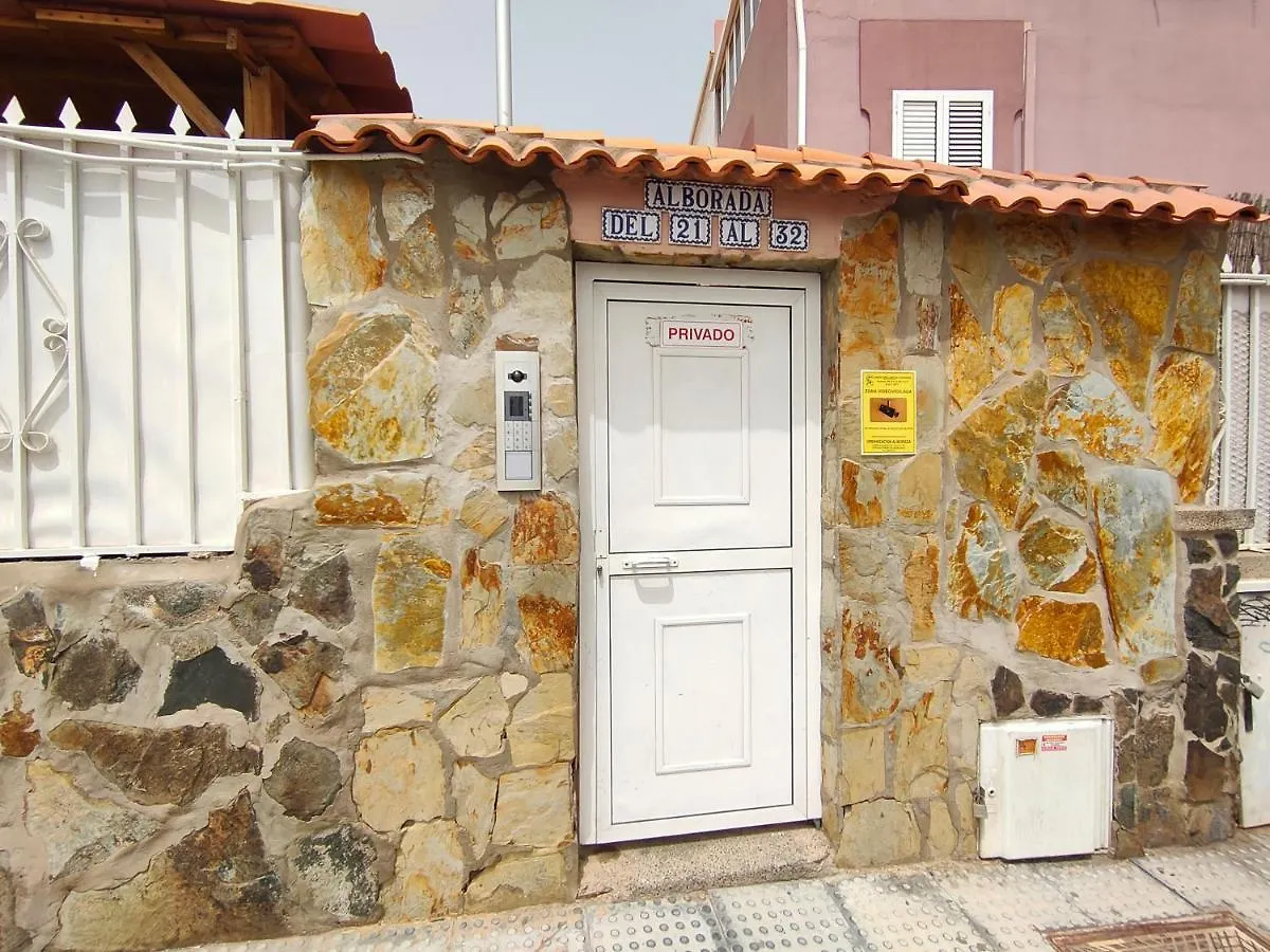 Luminoso Dúplex muy Céntrico y cerca de la Playa España